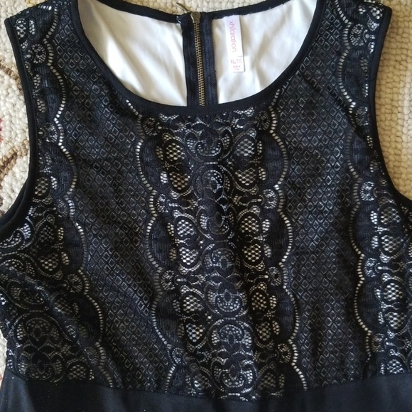 Dress - Picture 3 of 4